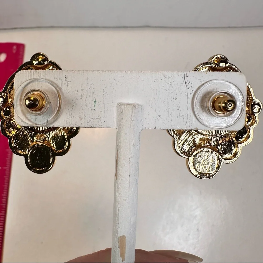 Kenneth J. lane for Avon faux pearl gold tone pierced earrings - Picture 5 of 7